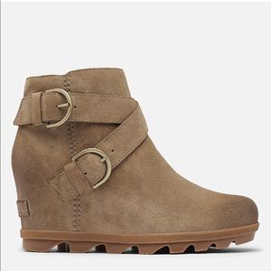 LIKE NEW! SOREL® Joan of Arctic™ Wedge II Buckle Booties